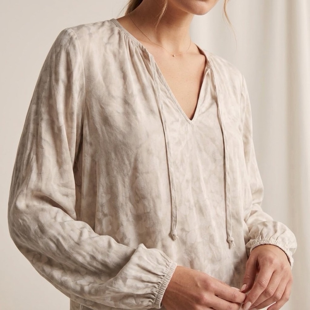 Cloth & Stone Anthropologie Long Sleeve Peasant Top L Ivory Leopard Print
